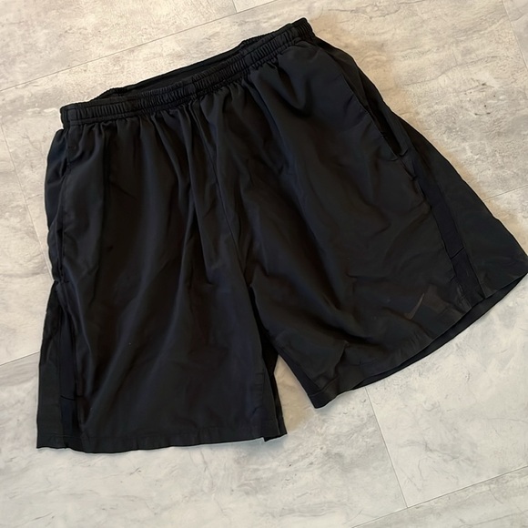 Nike  Running shorts Dri-Fit  black/mesh ventilation  Underwear  pockets  size M - Picture 1 of 14